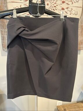 LOFT Black Twist-Front Skirt/ Size Small / Amazing Fabric / Like New!